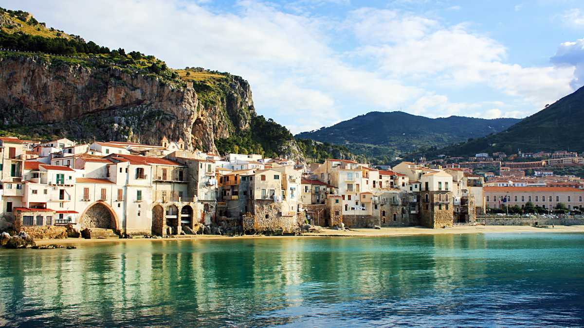 Taormina o Cefalù: quale destinazione scegliere per il 2026?